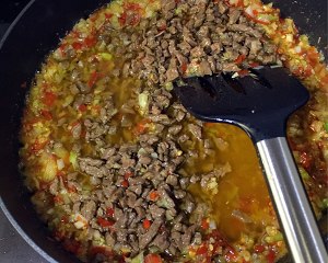 The practice measure of the sauce of sweet hot beef of super go with rice 11