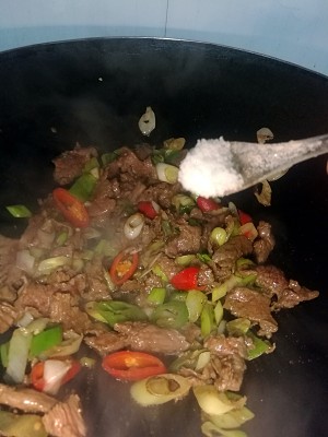 Zi like that the practice measure that green Chinese onion fries beef 7
