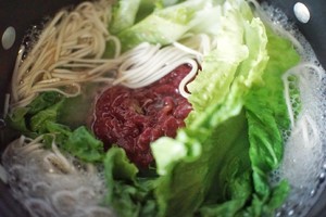 The practice measure of noodle of beef a round mass of food 5