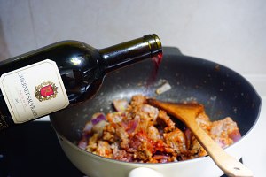 Joy adding up to the home -- the practice measure of the red wine sirlon that stew 11