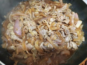 The practice measure of the meal of a bowl of fat cattle in in the winter 3