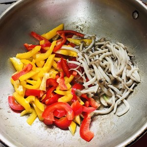 The practice measure that enters the mouth to change beef silk namely 6