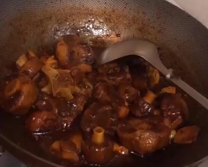 The practice measure of oxtail of braise in soy sauce 4