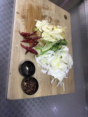 Explain the practice measure of mom sheep noodles in soup 3