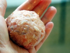 The practice measure of onion beef cake 8