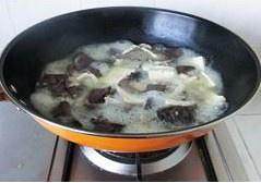 The practice measure of soup of ovine blood vermicelli made from bean starch 4