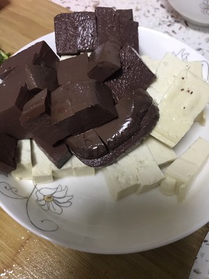 The practice measure of soup of ovine blood bean curd 1