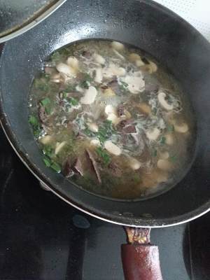 The practice measure of soup of ovine blood vermicelli made from bean starch 4