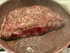 Hui Ling pauses the practice measure of beefsteak 7