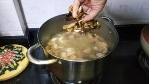 The practice measure of Nan of sheep of clear soup of mushroom of white ox liver 19