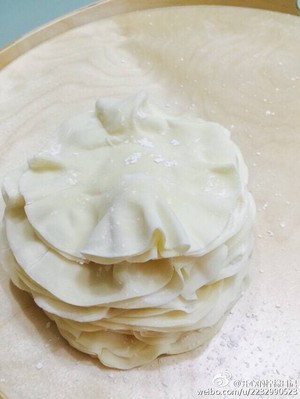 The practice measure of beef onion a steamed dumping with the dough gathered at the top 16