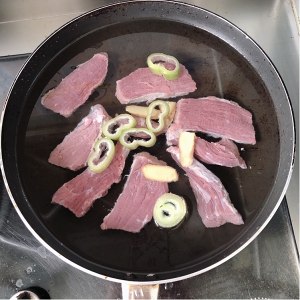 Baby complementary feed - the beef that filling iron enrichs the blood is loose (beef pink) the practice measure of 7M+ 4