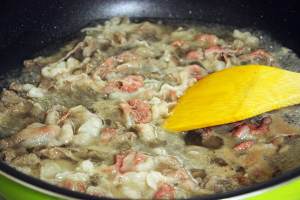The practice measure of rice served with meat and vegetables on top of day type beef 5