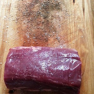 Beef Wellington Hui Ling pauses the practice measure of beef 1