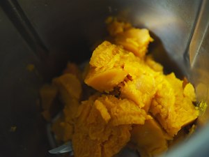 The practice measure of pumpkin milk steamed bread 1