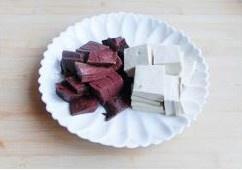 The practice measure of soup of ovine blood vermicelli made from bean starch 1