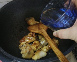 The practice measure of foot of sheep of a condiment made of roast prickly ash and salt 7