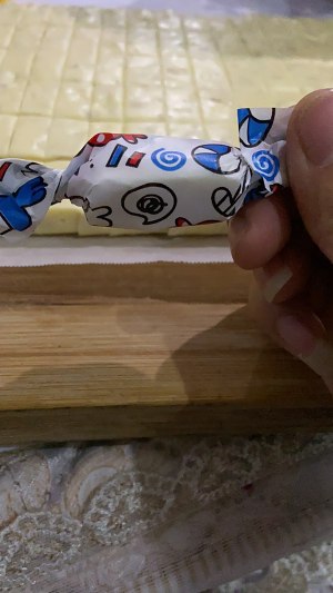 The practice measure that loves candy of bovine make friends most 7