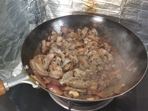 The practice measure of rice served with meat and vegetables on top of beef of bright family name 11