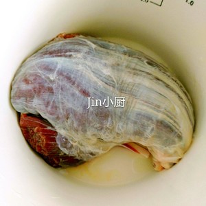 The practice measure of beef of cold and dressed with sause 1