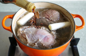 The practice measure of the sauce beef with bovine towering gas 6