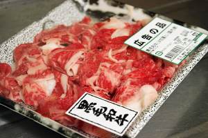 The practice measure of rice served with meat and vegetables on top of day type beef 2