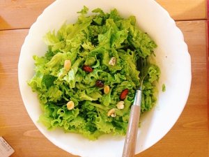 The sheep is living salad (French lettuce salad) practice measure 6