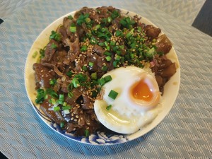 The practice measure of rice served with meat and vegetables on top of beef of bright family name 14