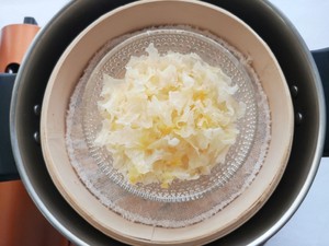 [peach glue tremella stews milk] inside the practice measure that adds tremella to give glue key quickly 2