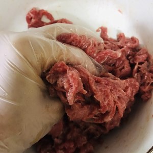 The practice measure that enters the mouth to change beef silk namely 1