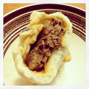 The practice measure of delicious and juicily onion beef steamed stuffed bun 10
