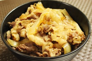 The practice measure of rice served with meat and vegetables on top of day type beef 9