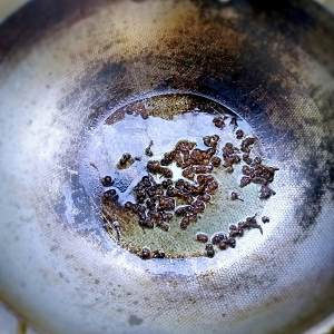 The practice measure of fried dumpling of beef of black any of several hot spice plants 2