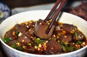 Local color is little feed [blood of sheep of hot pepper garlic] practice measure 11