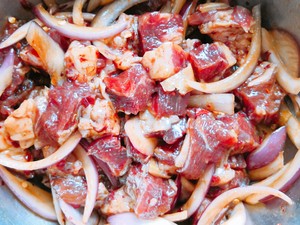 Oven bakes an ox (sheep) the practice measure that the flesh strings together 1