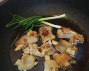 The practice measure of foot of sheep of a condiment made of roast prickly ash and salt 8