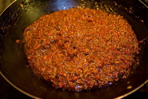 The practice measure of beef thick chili sauce 9