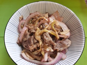 The practice measure of rice served with meat and vegetables on top of fat cattle of onion of hot pickled mustard tuber 5