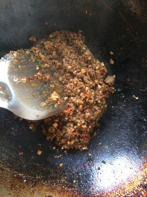 The practice measure that contains beef sauce 8