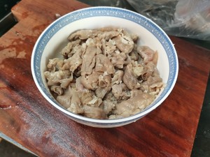 The practice measure of rice served with meat and vegetables on top of beef of bright family name 5