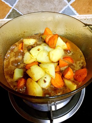 The practice measure of the beef of rustle potato carrot that stew 11