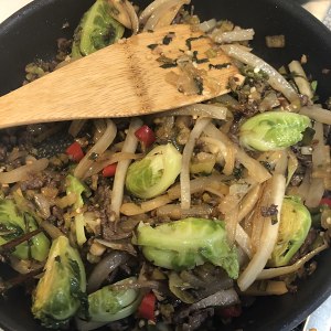 The practice measure of beef of celery of Guizhou dry boiler 12