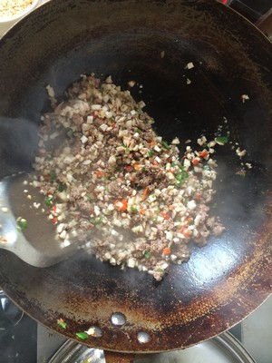 The practice measure that contains beef sauce 6