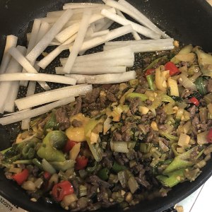 The practice measure of beef of celery of Guizhou dry boiler 9