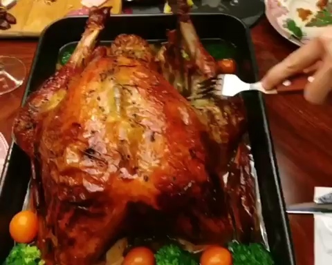 
The Christmas bakes the practice of turkey dinner, how to do delicious