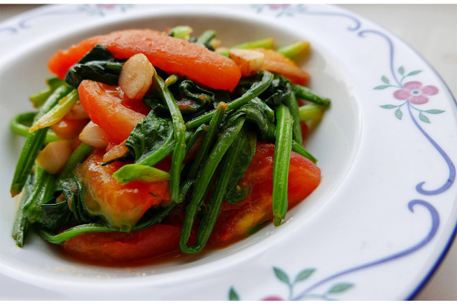 
Tomato fries the practice of spinach, how to do delicious