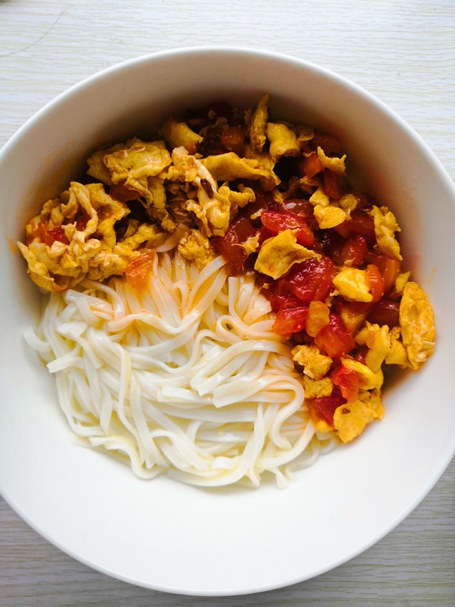 とても繊細なトマトの卵がにがりの範囲を作ります（変化にはトマトがありません）