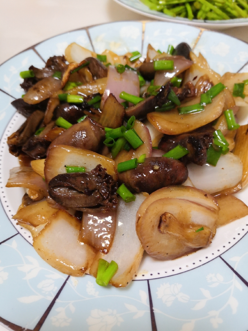 
Onion fries the practice of duck heart, onion fries duck heart how to be done delicious
