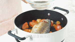 [soup of fish of crucian carp of tomato bean curd] practice measure 5