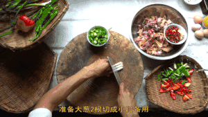 Hutch division commander teachs you: The kitchen that use land is burned " rustic beer duck " , flavour is easy and comfortable the practice move that must not place 6